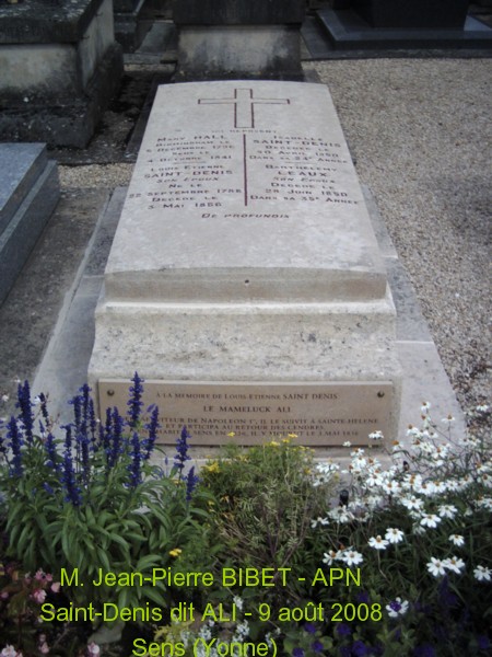 Tombe du couple Saint-Denis � Sens